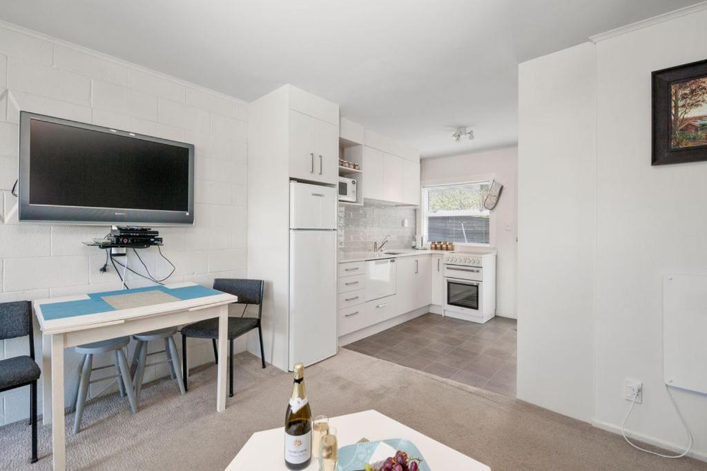 Central Stay - Taupo Flat Экстерьер фото
